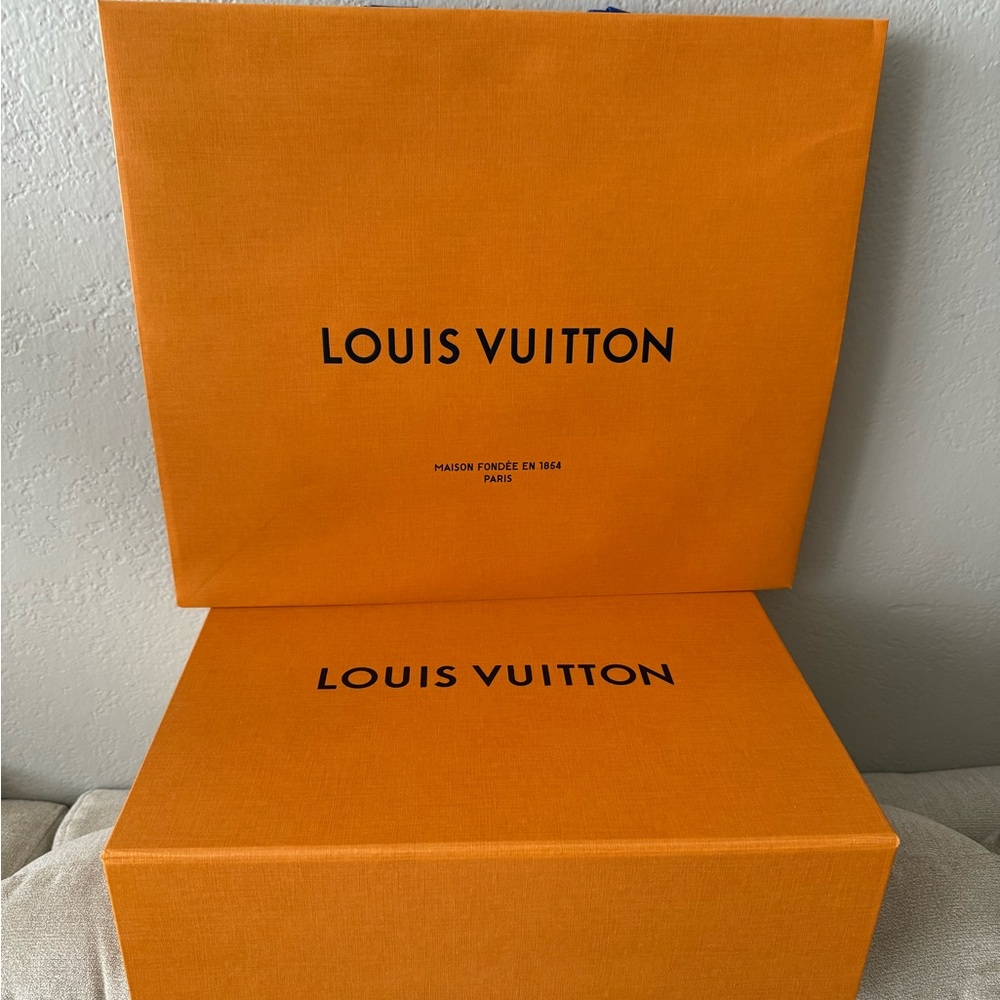 Louis Vuitton Large Orange Gift Box w Gift bag. 14x10x5in